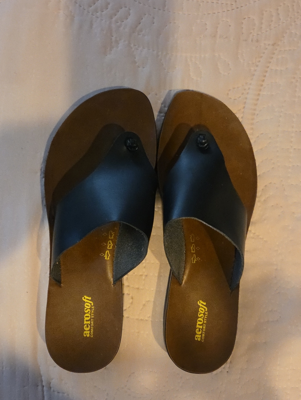 AEROSOLES Black Slip-On Thong Sandals Size 9